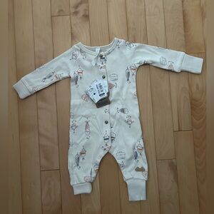 Souris Mini Brand new sleeper. The cutest sleeper ever seen!